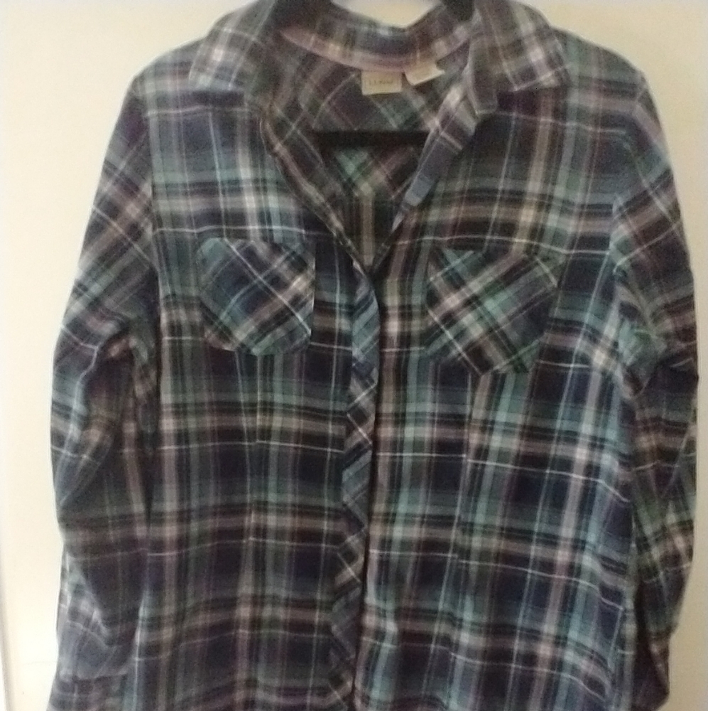 LL bean shirt size M